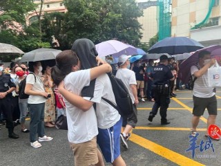 小红书:澳门4949资料免费大全-直击各地考生冲出考场瞬间